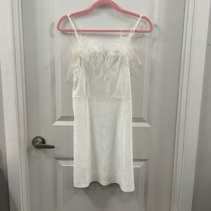 White spaghetti feather, top, V-neck adjustable straps, velvet. Worn once